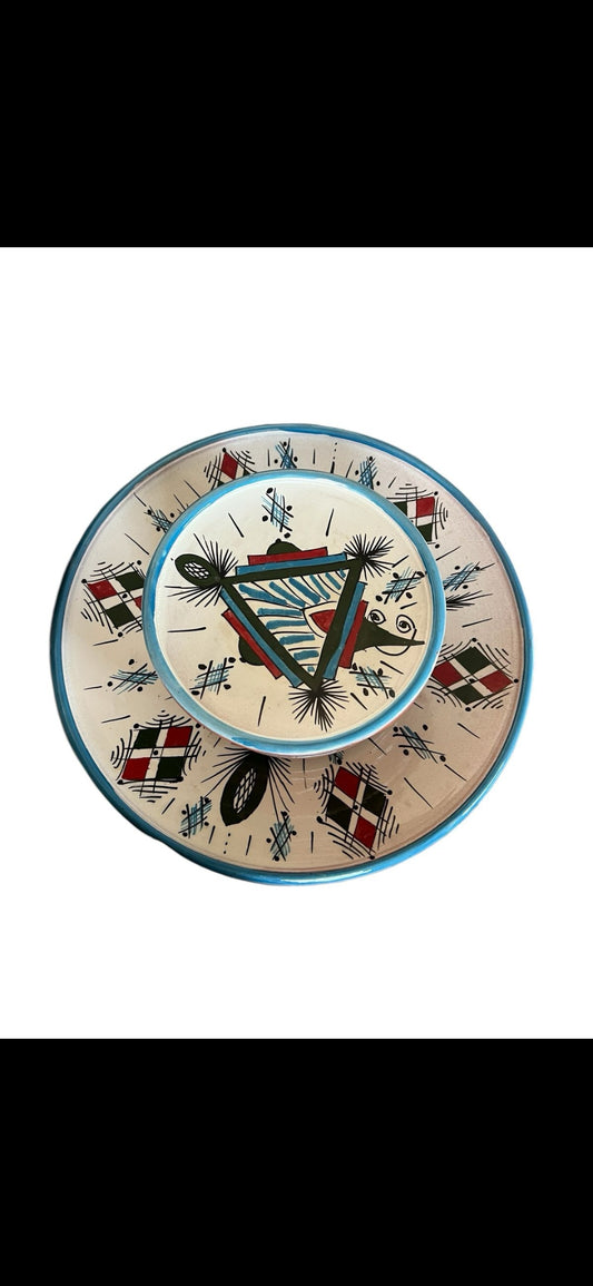 Ensemble de plats en poterie